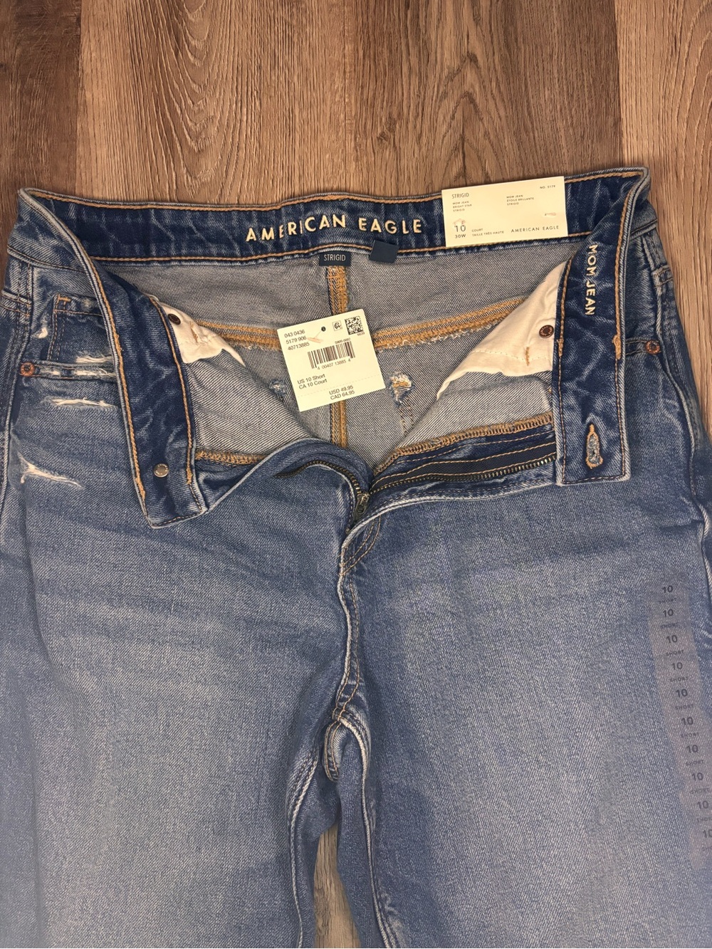 American Eagle Strigid Mom Jeans 10 Short NWT